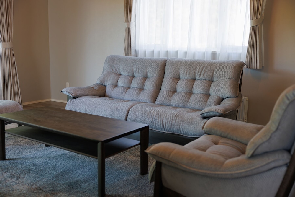 ラグジュアリー ヴィラ リビング エリア8 | LOVES ONLY YOU【Ezo Fuji Foothills】