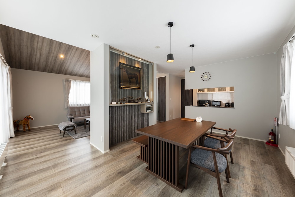 ラグジュアリー ヴィラ リビング エリア29 | LOVES ONLY YOU【Ezo Fuji Foothills】