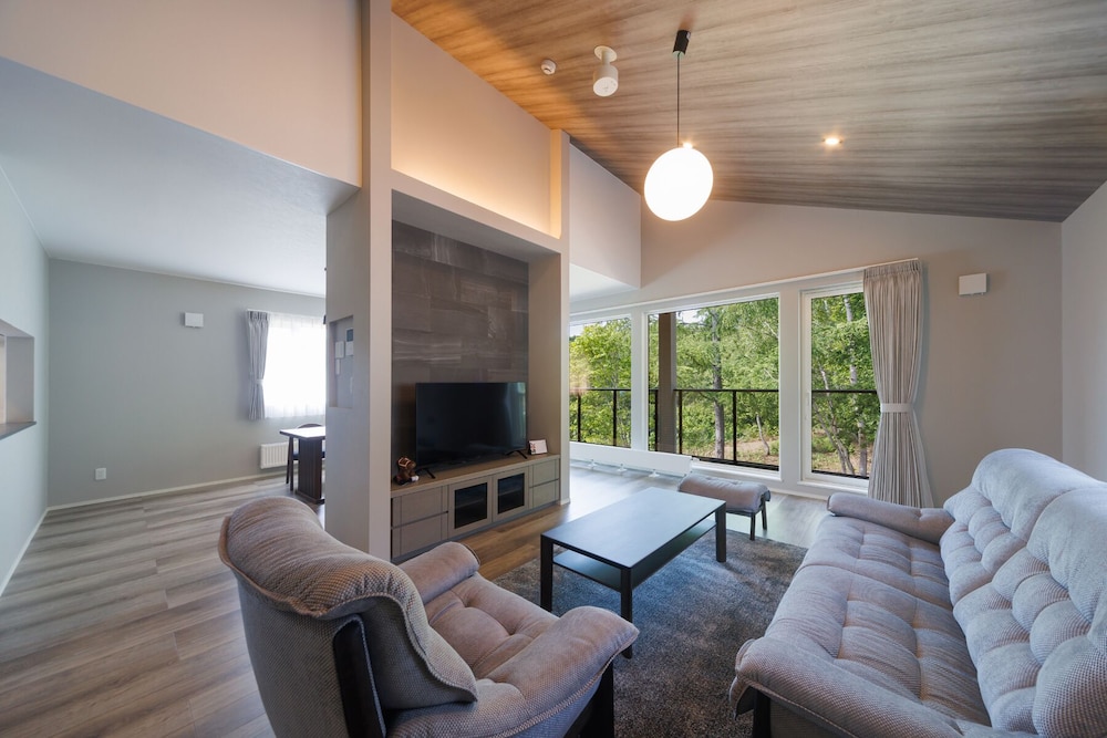 ラグジュアリー ヴィラ リビング エリア4 | LOVES ONLY YOU【Ezo Fuji Foothills】