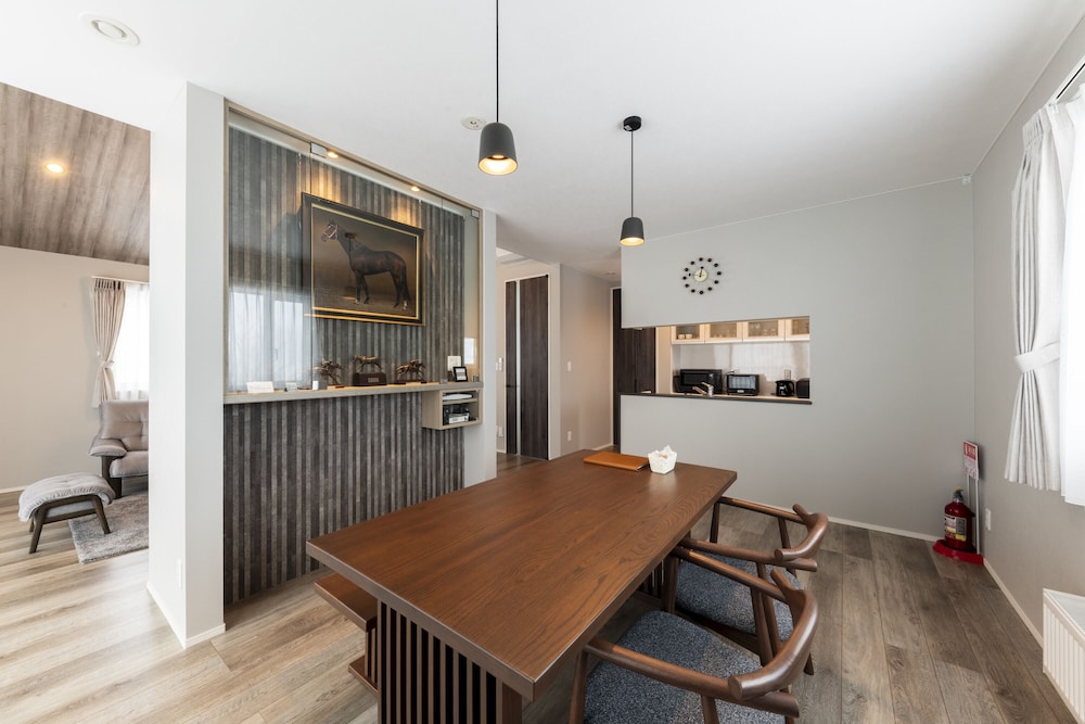 ラグジュアリー ヴィラ リビング エリア36 | LOVES ONLY YOU【Ezo Fuji Foothills】