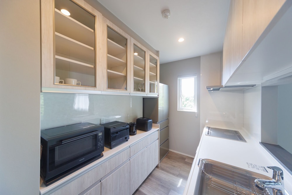 ラグジュアリー ヴィラ 専用キッチン1 | LOVES ONLY YOU【Ezo Fuji Foothills】