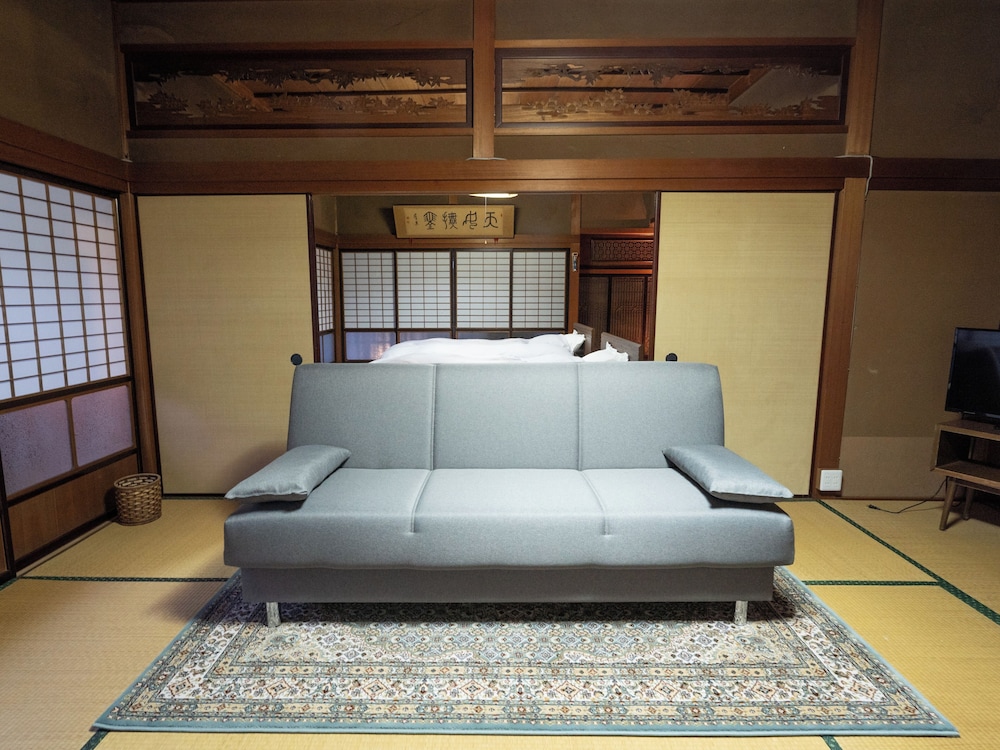 デラックス 4 人部屋 客室10 | 朝日館