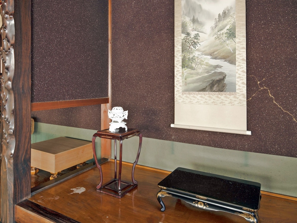 デラックス 4 人部屋 客室4 | 朝日館