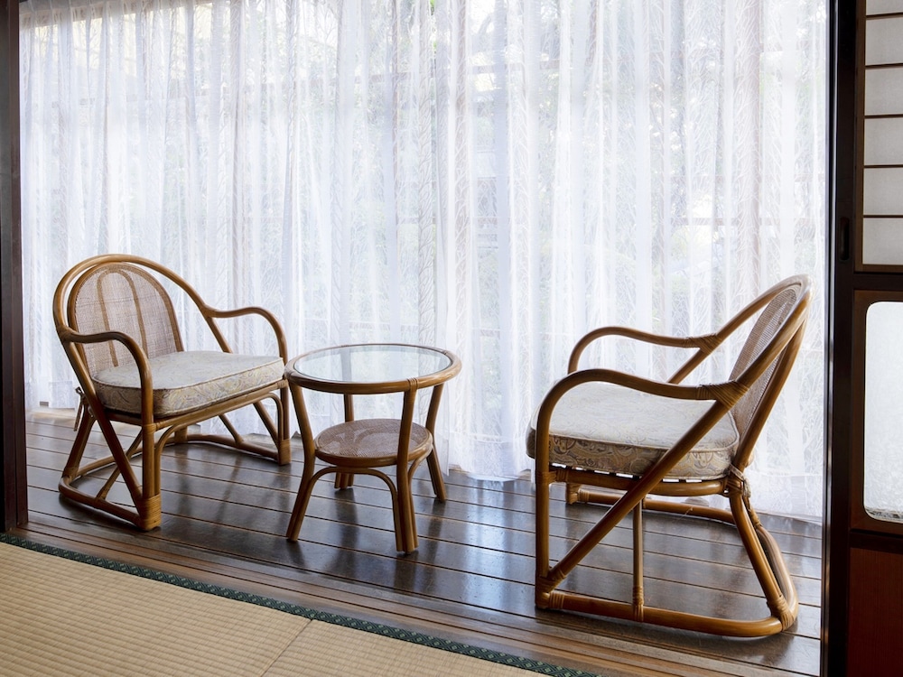 デラックス 4 人部屋 客室5 | 朝日館