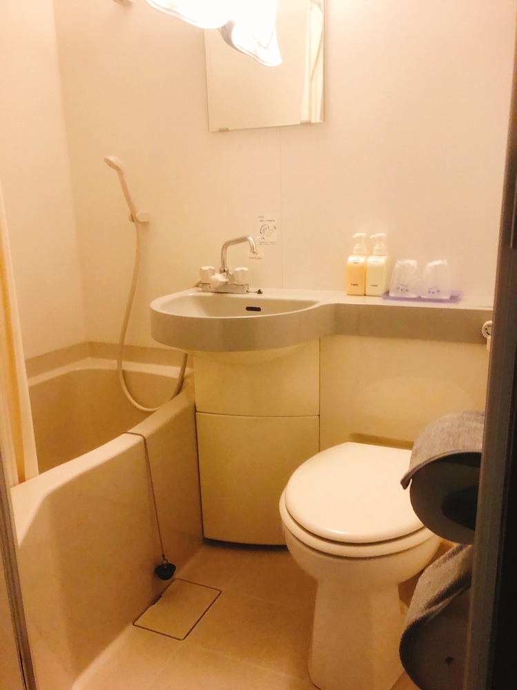 ベーシック ツインルーム バスルーム0 | ペンションアルマ