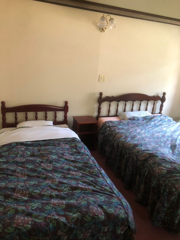 ベーシック ツインルーム 客室1 | ペンションアルマ