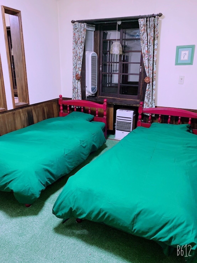 ベーシック ツインルーム 客室2 | ペンションアルマ