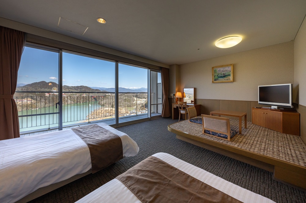 小上がり付洋室ツインルーム 禁煙 客室2 | 恵那峡温泉ホテル ゆずり葉