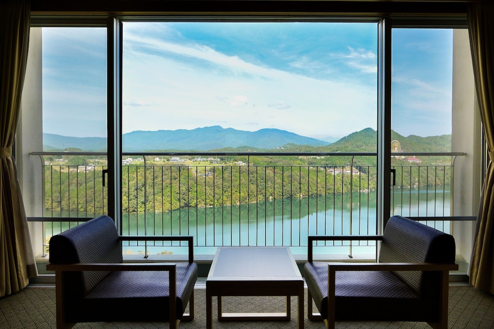 和室34㎡ 禁煙 バルコニーからの眺望0 | 恵那峡温泉ホテル ゆずり葉