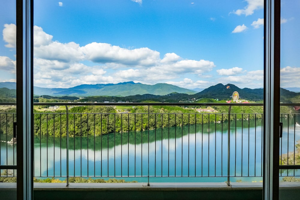 小上がり付洋室ツインルーム 禁煙 バルコニーからの眺望0 | 恵那峡温泉ホテル ゆずり葉