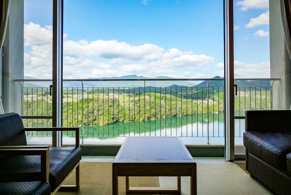 和室47㎡ 禁煙 部屋からの景観0 | 恵那峡温泉ホテル ゆずり葉