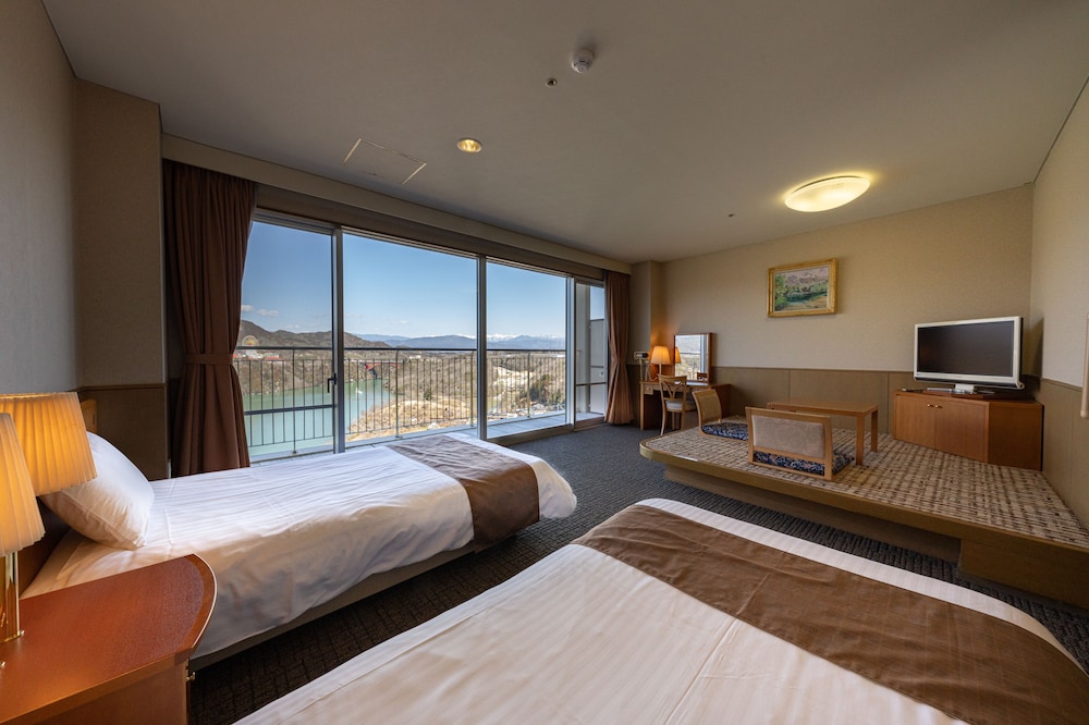 小上がり付洋室ツインルーム 禁煙 客室1 | 恵那峡温泉ホテル ゆずり葉