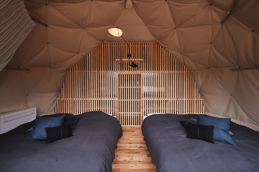 ラグジュアリー シャレー 客室1 | dots by Dot Glamping Suite