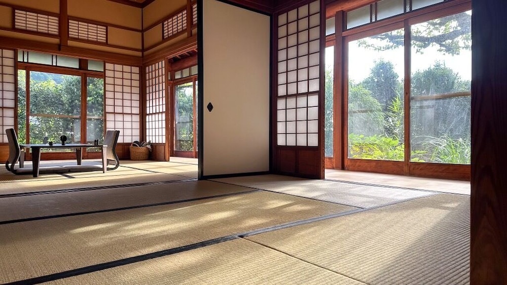 デラックス ヴィラ リビング エリア1 | EXP . Co - Onsen Yugawara