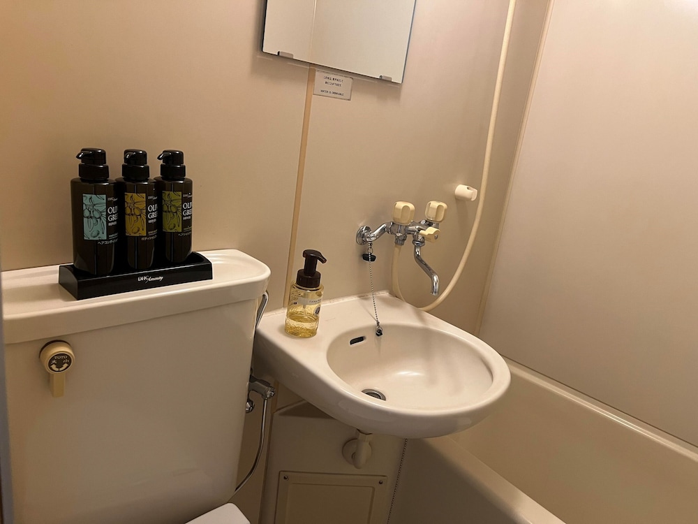 エコノミー ダブルルーム バスルーム1 | フオベルステイ百合ヶ丘