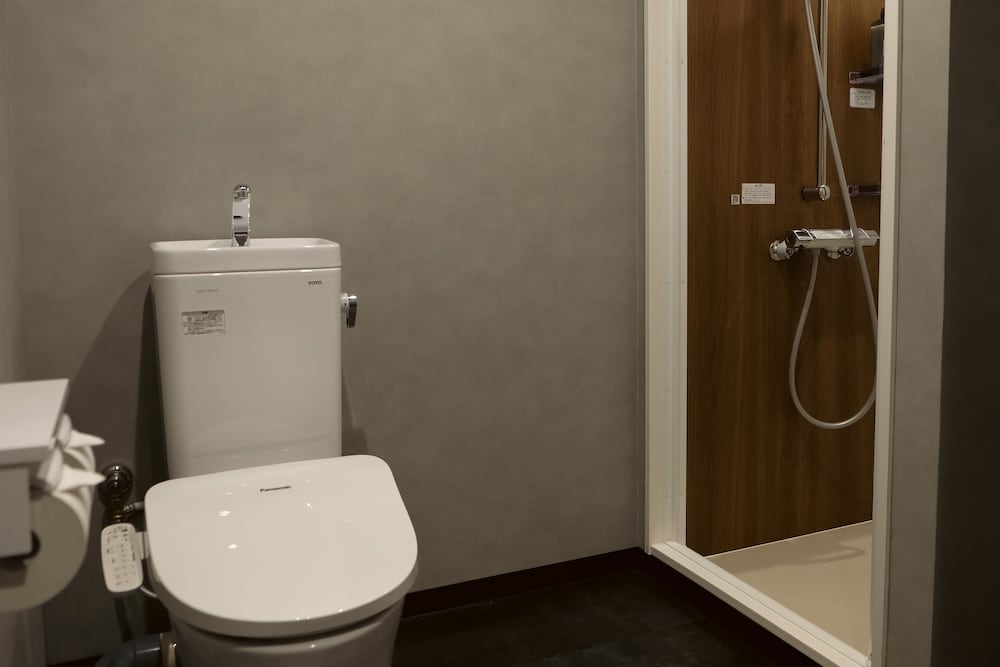 スタジオスイート バスルーム1 | 万雷 HOTEL