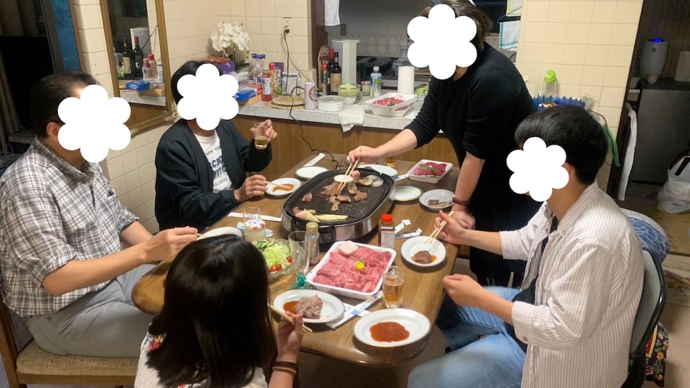 まるい 客室内のダイニングエリア0 | 丸亀の宿 澤食さわい