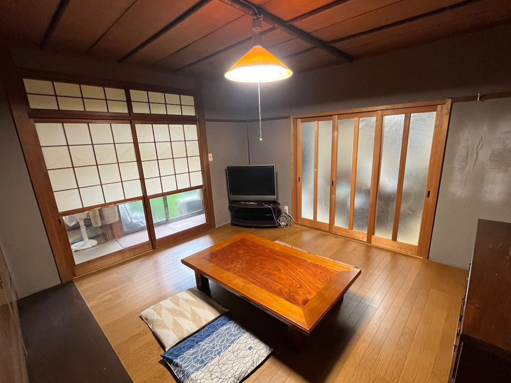 まるい リビング エリア0 | 丸亀の宿 澤食さわい