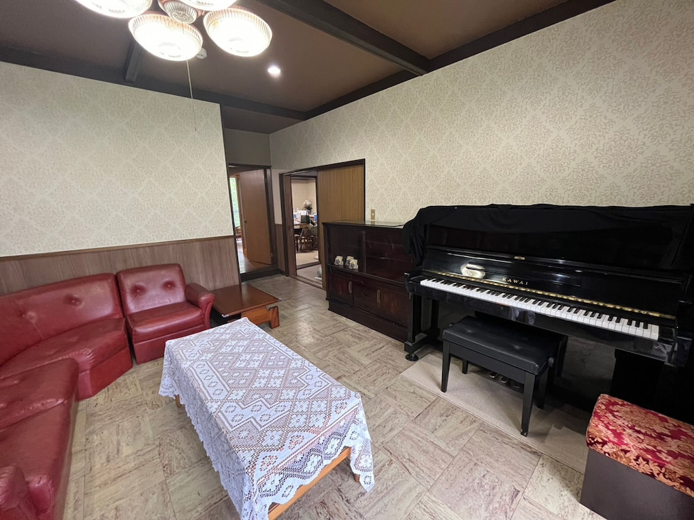 まるい リビング エリア2 | 丸亀の宿 澤食さわい