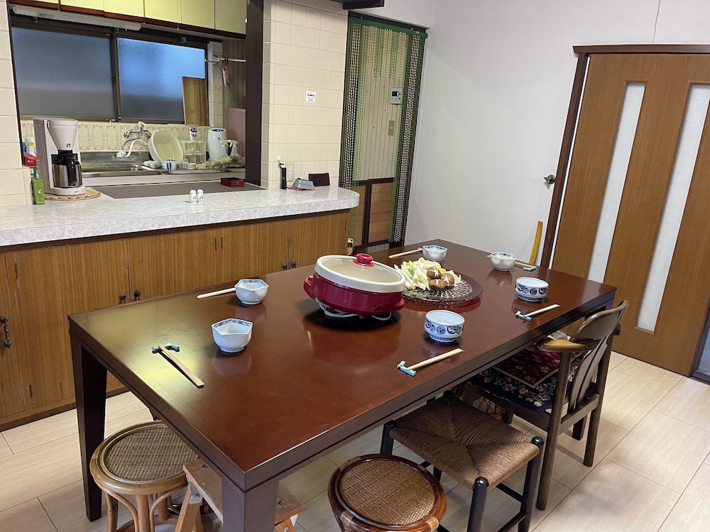 まるい リビング エリア6 | 丸亀の宿 澤食さわい