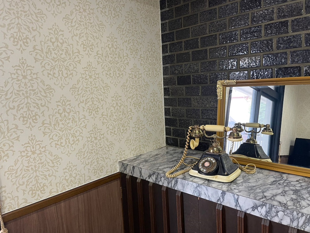 まるい リビング エリア3 | 丸亀の宿 澤食さわい