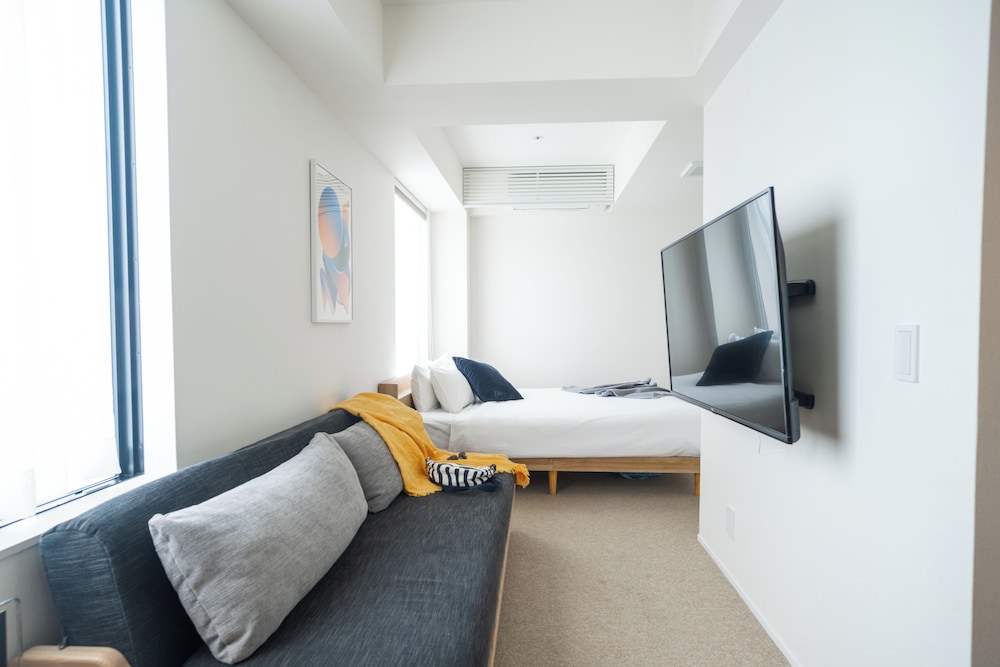 デザイン スタジオ ベッド (複数台) 禁煙 (Studio 30) リビング エリア0 | KABIN Gion (旧 Kabin Minamiza)