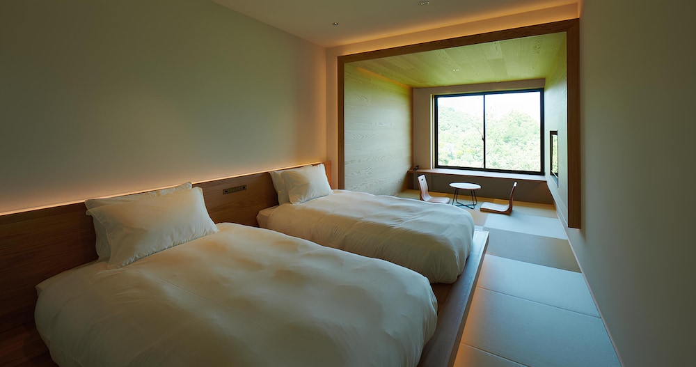 デラックス 4 人部屋 | くろしお想