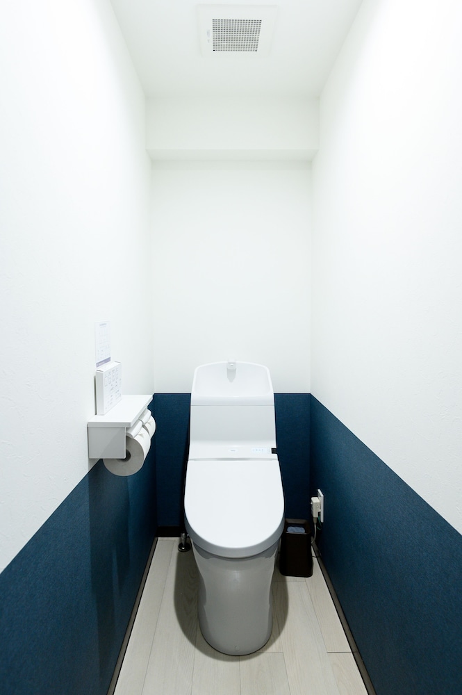 スタンダード 4 人部屋 バスルーム0 | Ueno Woo Hotel