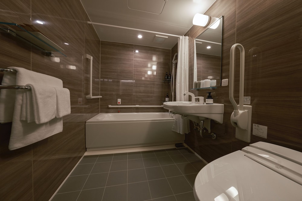 ユニバーサル with ヘラルボニー 禁煙 バスルーム0 | FAV LUX 長崎