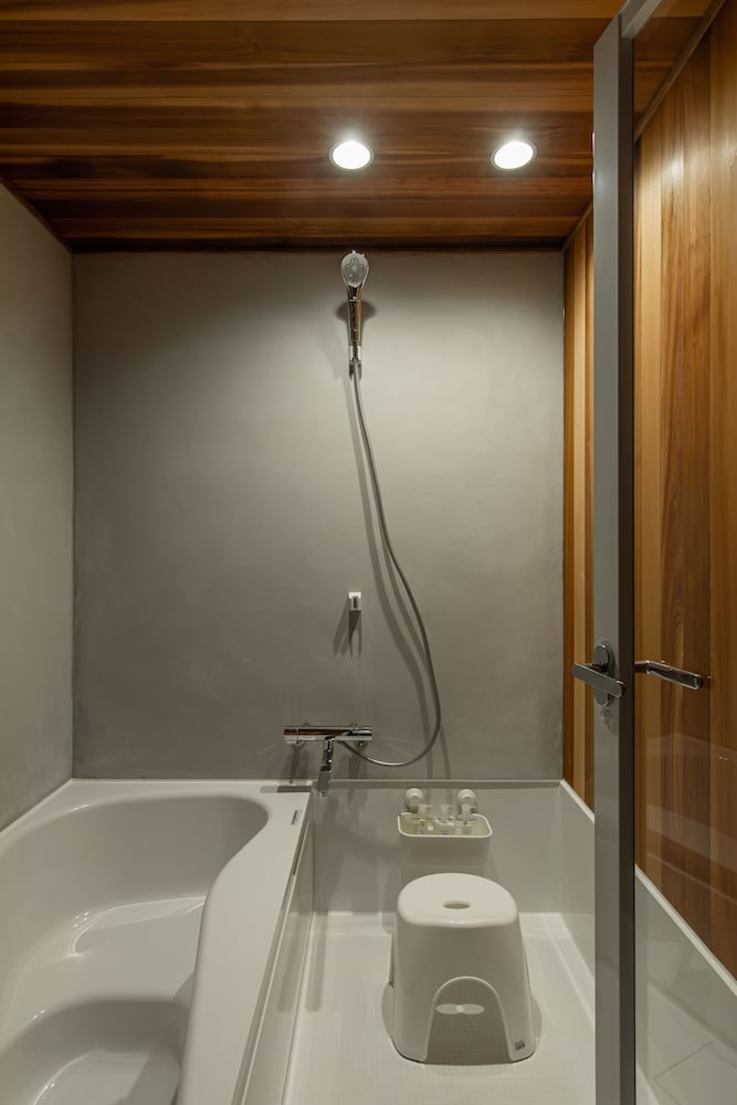 デラックス ルーム 禁煙 サウナ バスルーム2 | 和乃リトリート ひといき