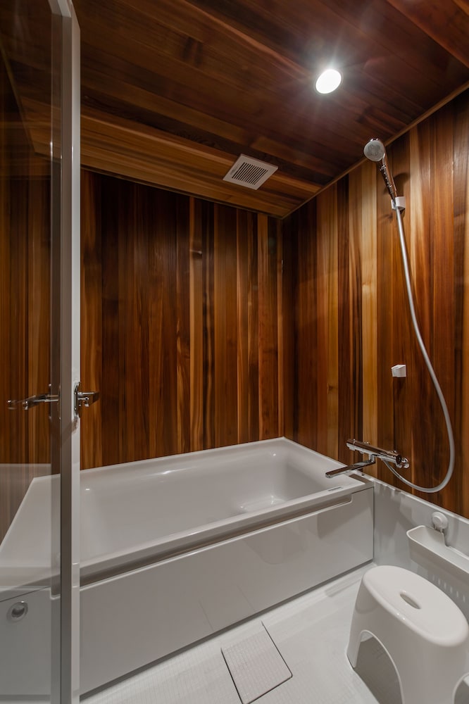 ファミリー 4 人部屋 禁煙 サウナ バスルーム2 | 和乃リトリート ひといき