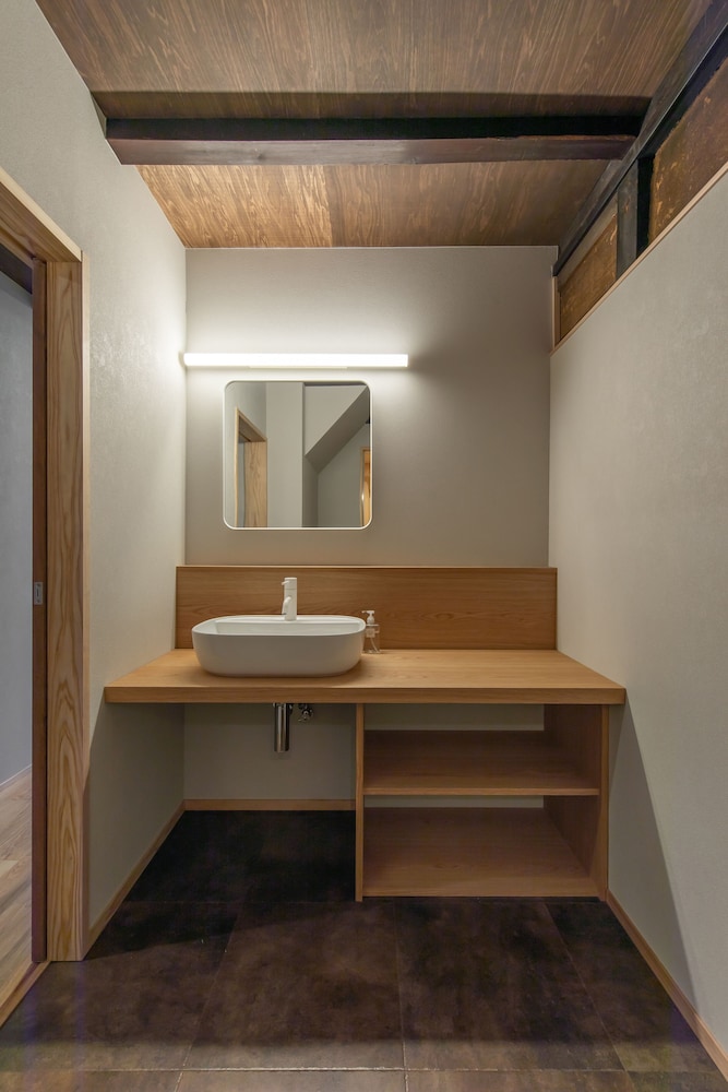 スーペリア ダブルルーム 禁煙 サウナ バスルーム1 | 和乃リトリート ひといき