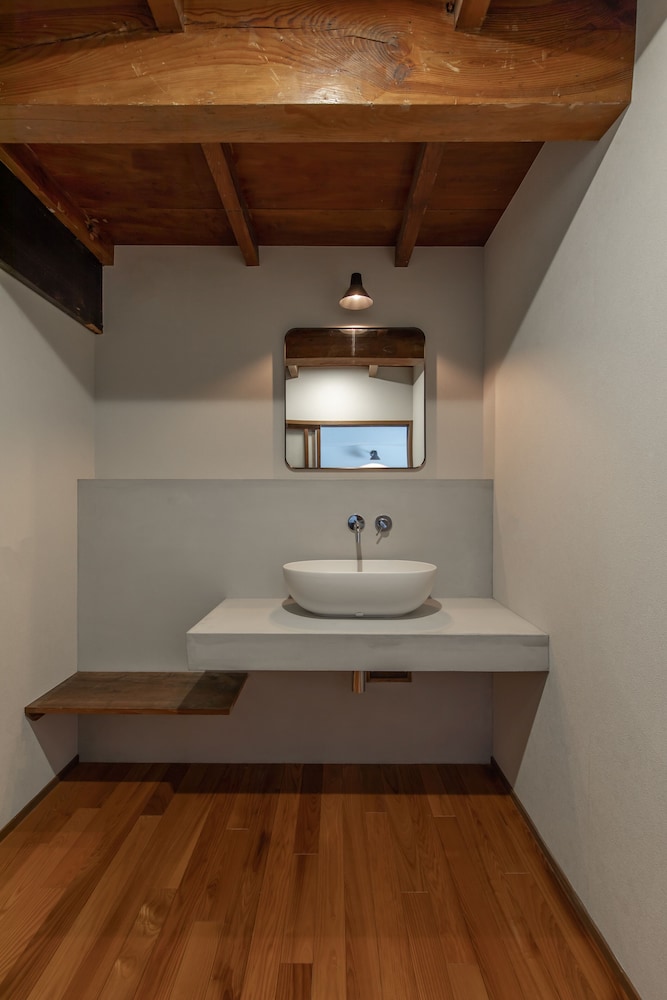 トラディショナル 4 人部屋 禁煙 サウナ バスルーム1 | 和乃リトリート ひといき