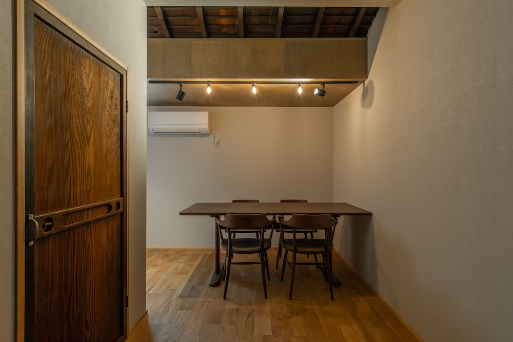 ファミリー 4 人部屋 禁煙 サウナ リビング エリア0 | 和乃リトリート ひといき