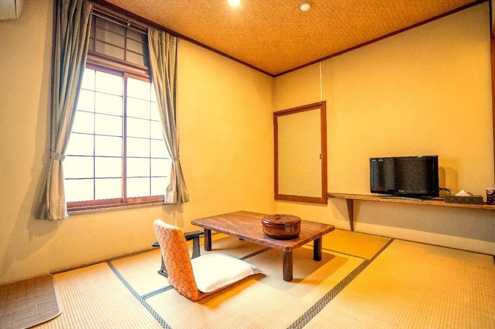 和室 6畳 喫煙可 | 割烹旅館 寿美礼