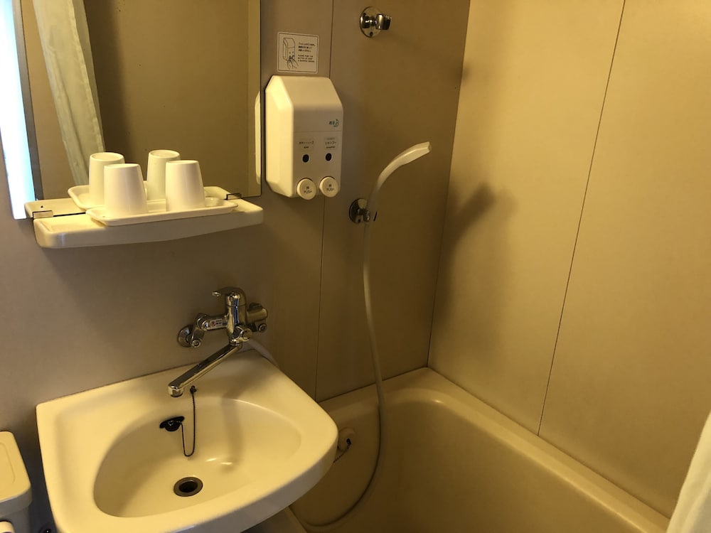 スタンダード ツインルーム 喫煙可 バスルーム1 | ホテル 28 広島