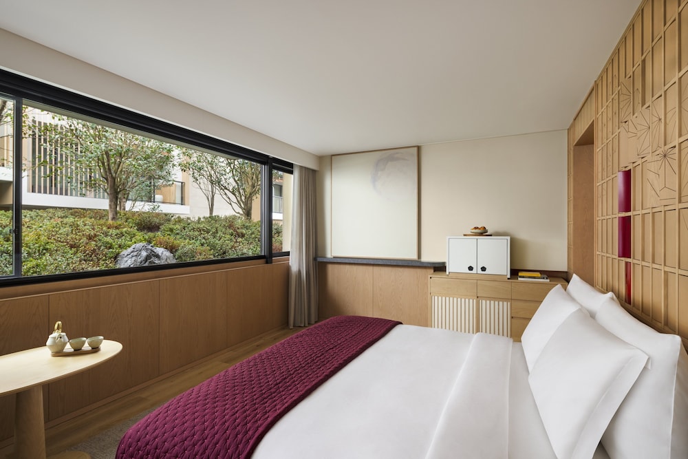 スーペリア ルーム キングベッド 1 台 | シックスセンシズ京都