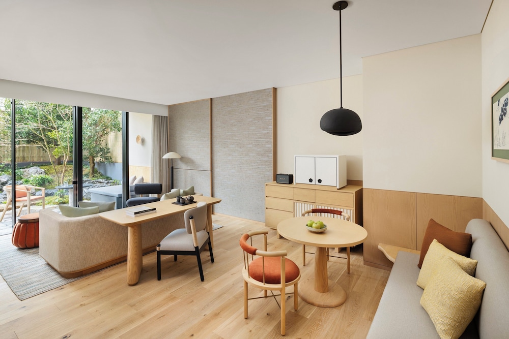 プレミア スイート ダブルベッド 2 台 ガーデンビュー 客室2 | シックスセンシズ京都