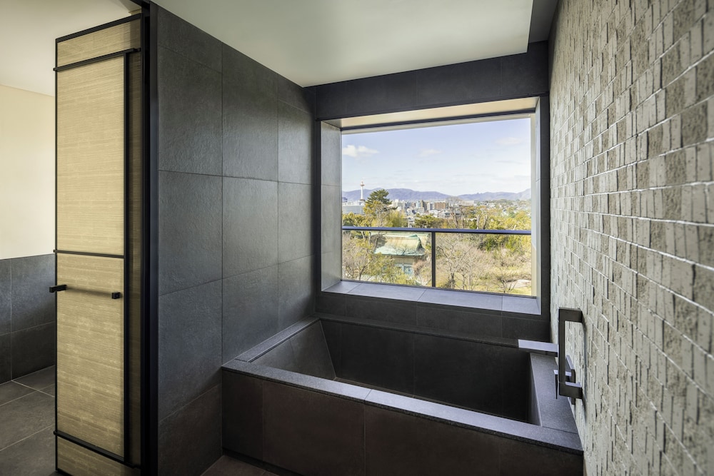 デラックス スイート ガーデンビュー バスルーム0 | シックスセンシズ京都