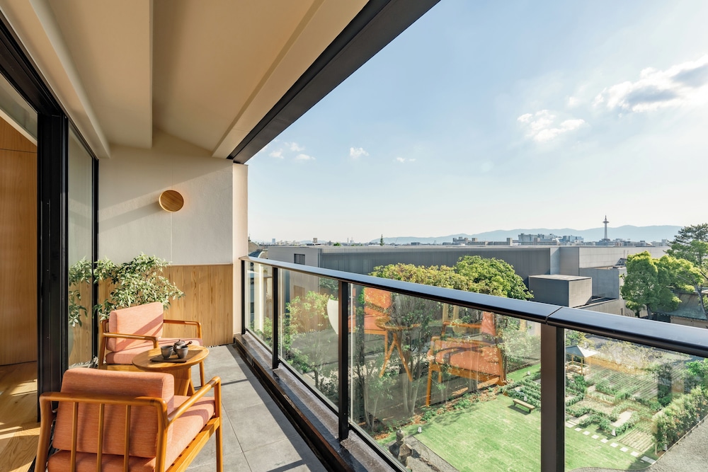 デラックス スイート ガーデンビュー 客室2 | シックスセンシズ京都