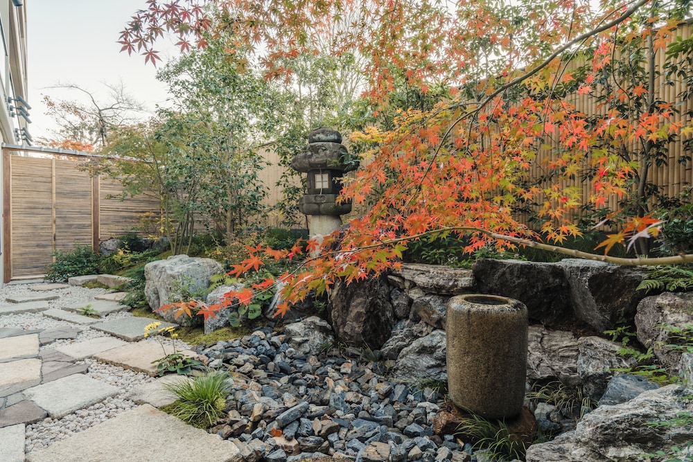 プレミア スイート ダブルベッド 2 台 ガーデンビュー テラス / パティオ0 | シックスセンシズ京都