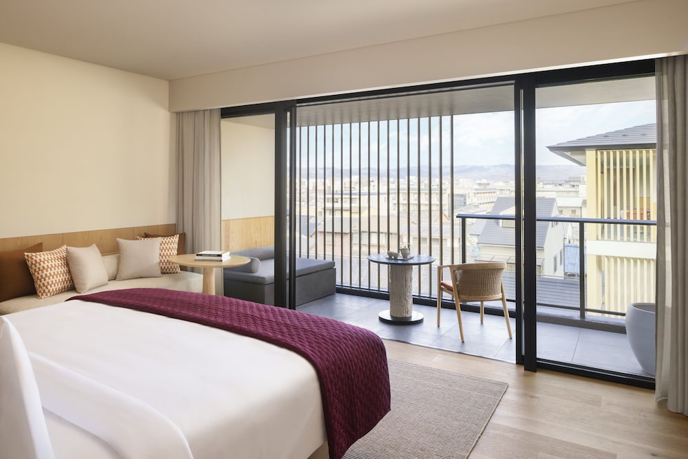 デラックス ルーム キングベッド 1 台 | シックスセンシズ京都