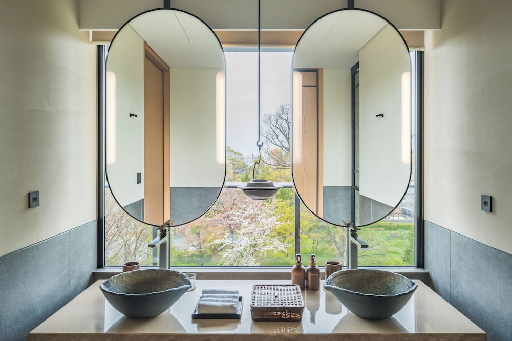 デラックス スイート ガーデンビュー バスルーム1 | シックスセンシズ京都