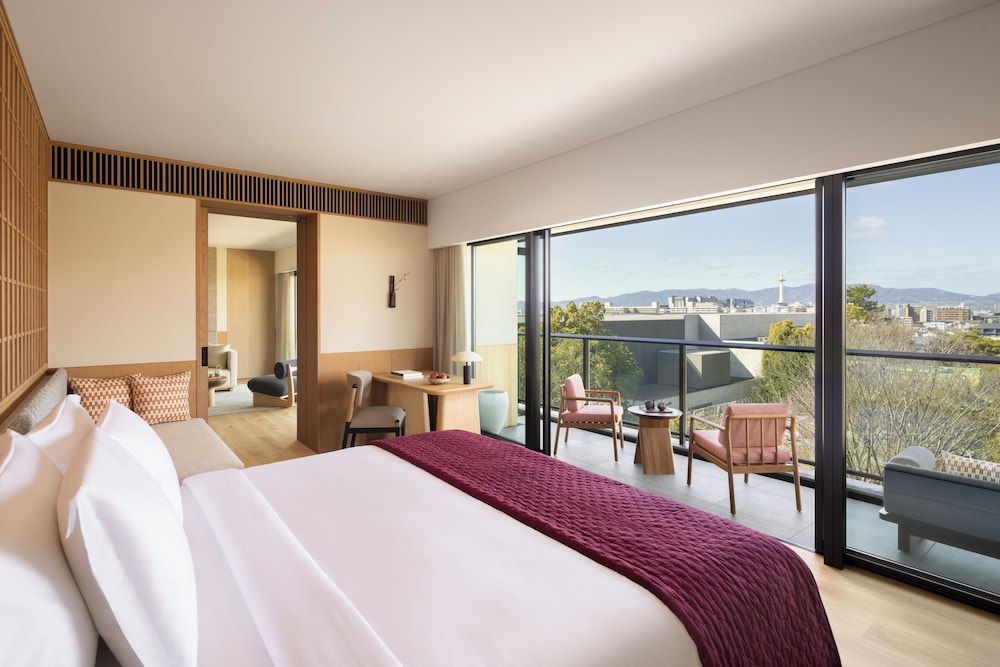 デラックス スイート ガーデンビュー 客室1 | シックスセンシズ京都