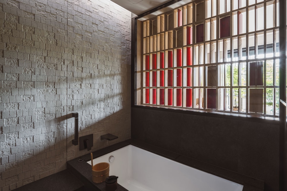 スーペリア ルーム キングベッド 1 台 バスルーム0 | シックスセンシズ京都