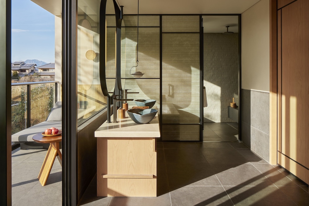 デラックス スイート ガーデンビュー (Junior) バスルーム0 | シックスセンシズ京都