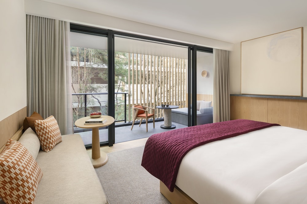 デラックス ルーム キングベッド 1 台 ガーデンビュー 客室1 | シックスセンシズ京都