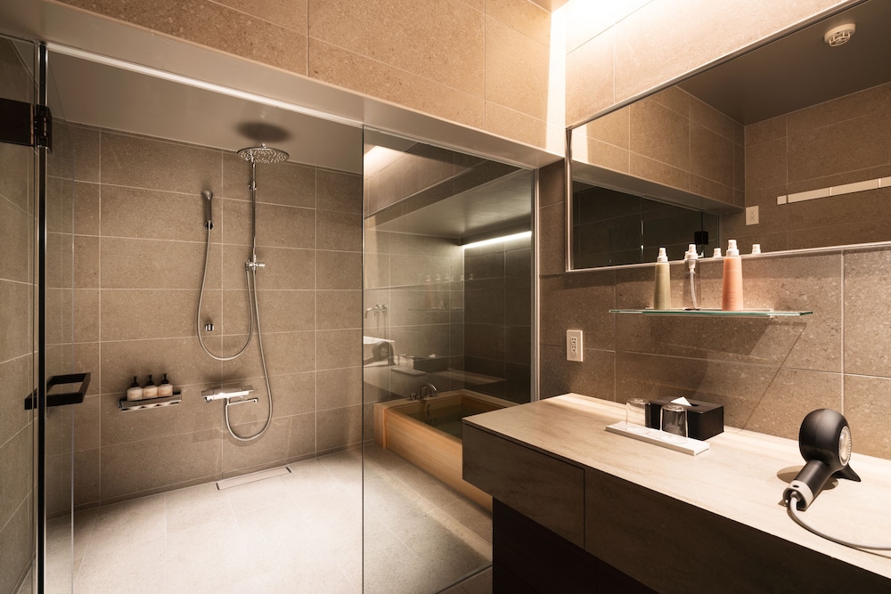 ラグジュアリー ダブルルーム バスルーム0 | Nazuna 飫肥 城下町温泉