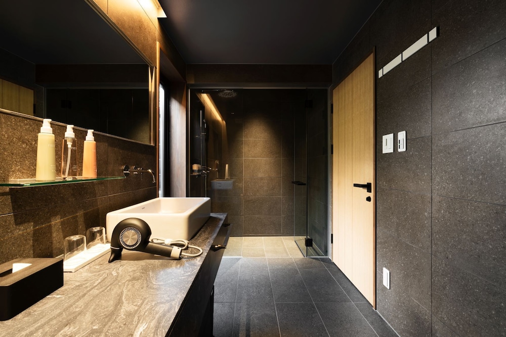 デラックス ダブルルーム バスルーム0 | Nazuna 飫肥 城下町温泉