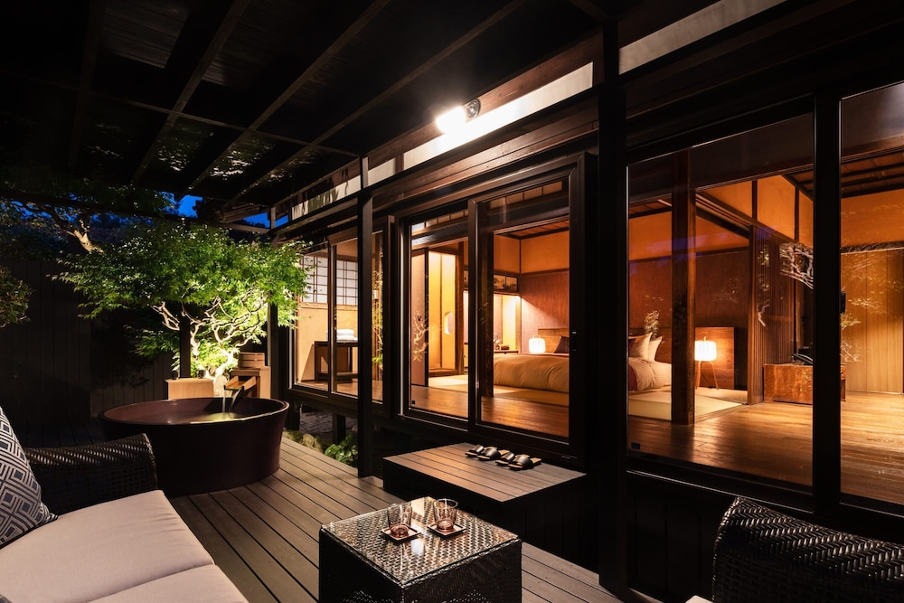 ラグジュアリー ダブルルーム テラス / パティオ0 | Nazuna 飫肥 城下町温泉